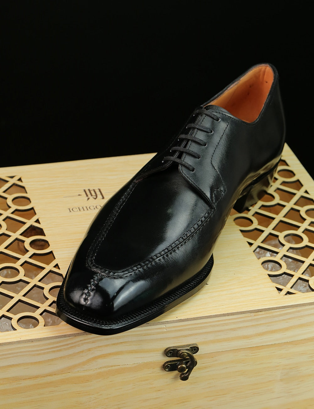 5 Eyelets Split Toe Derby