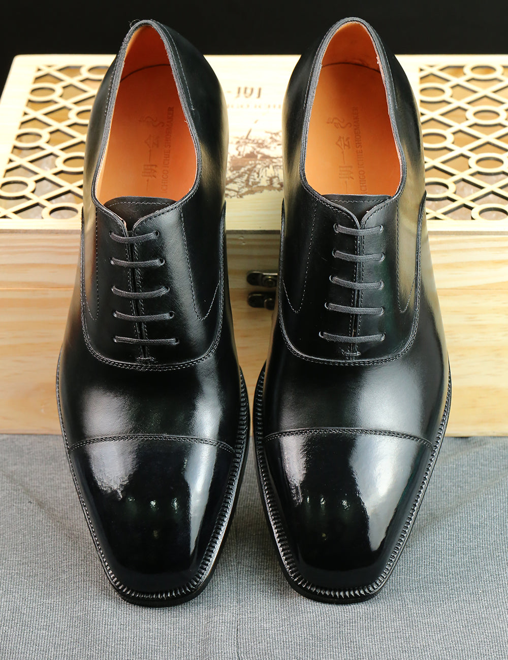 Traditional Black Captoe Oxford