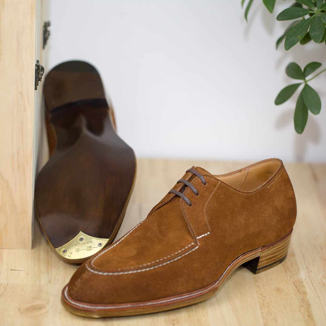 3 eyelets split toe derby in snuff suede