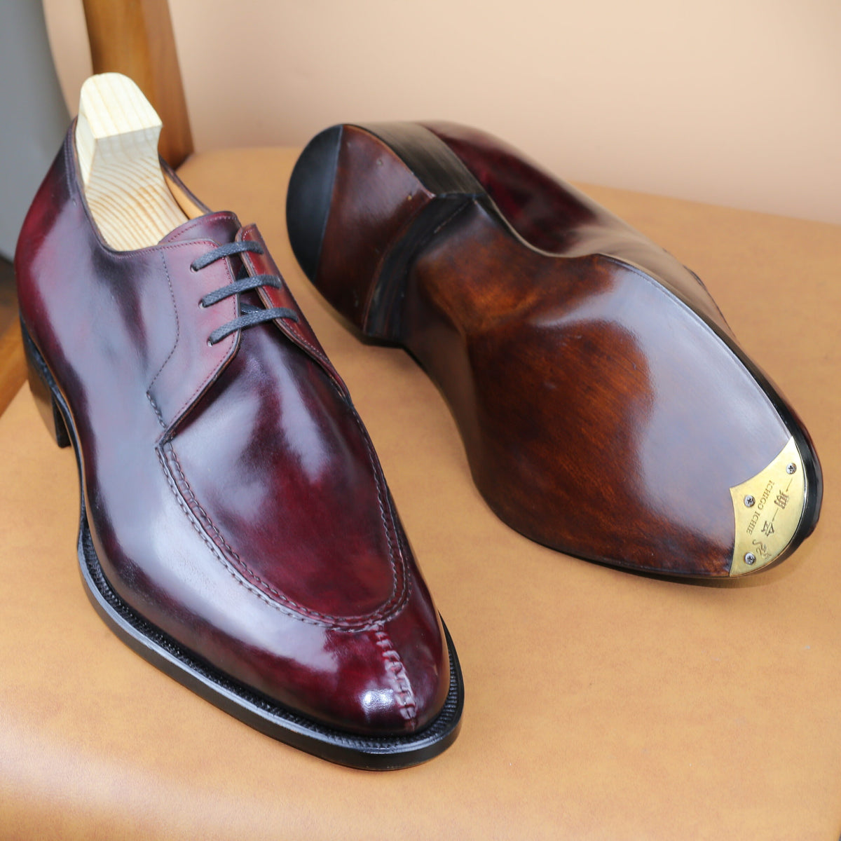 Burgundy 3 eyelets split toe derby