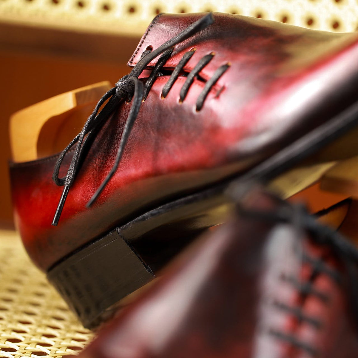 The Ember – Wholecut Side-Lacing Oxford in French Calf