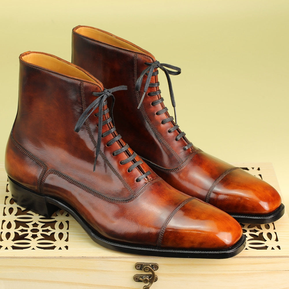 Vintage Boots Model – Amber Vintage Patina