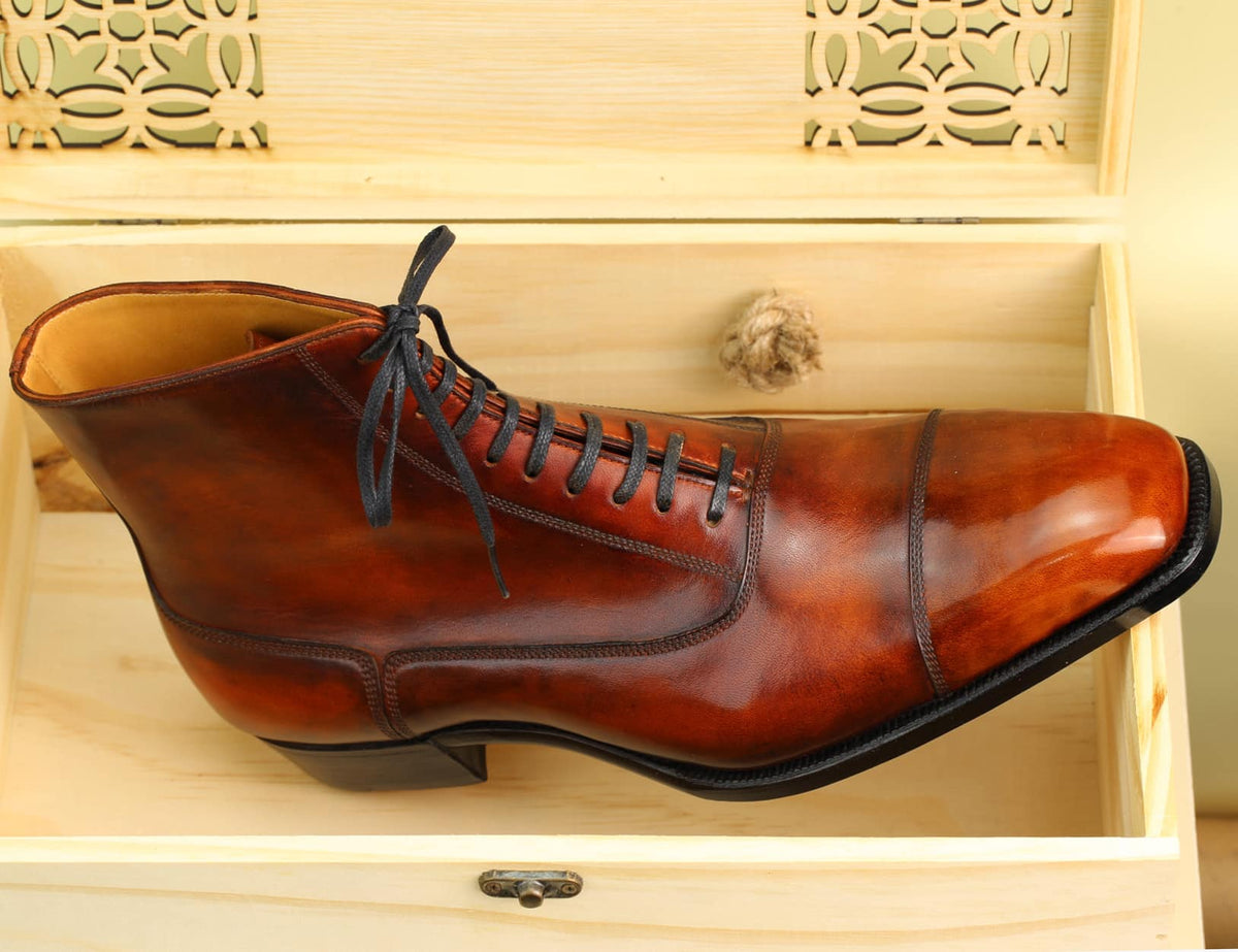 Vintage Boots Model – Amber Vintage Patina