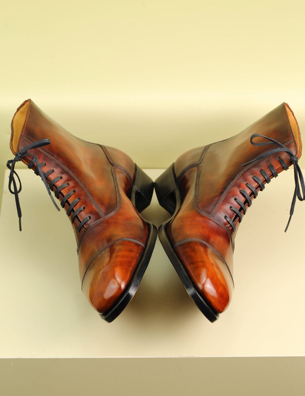 Vintage Boots Model – Amber Vintage Patina