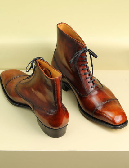 Vintage Boots Model – Amber Vintage Patina