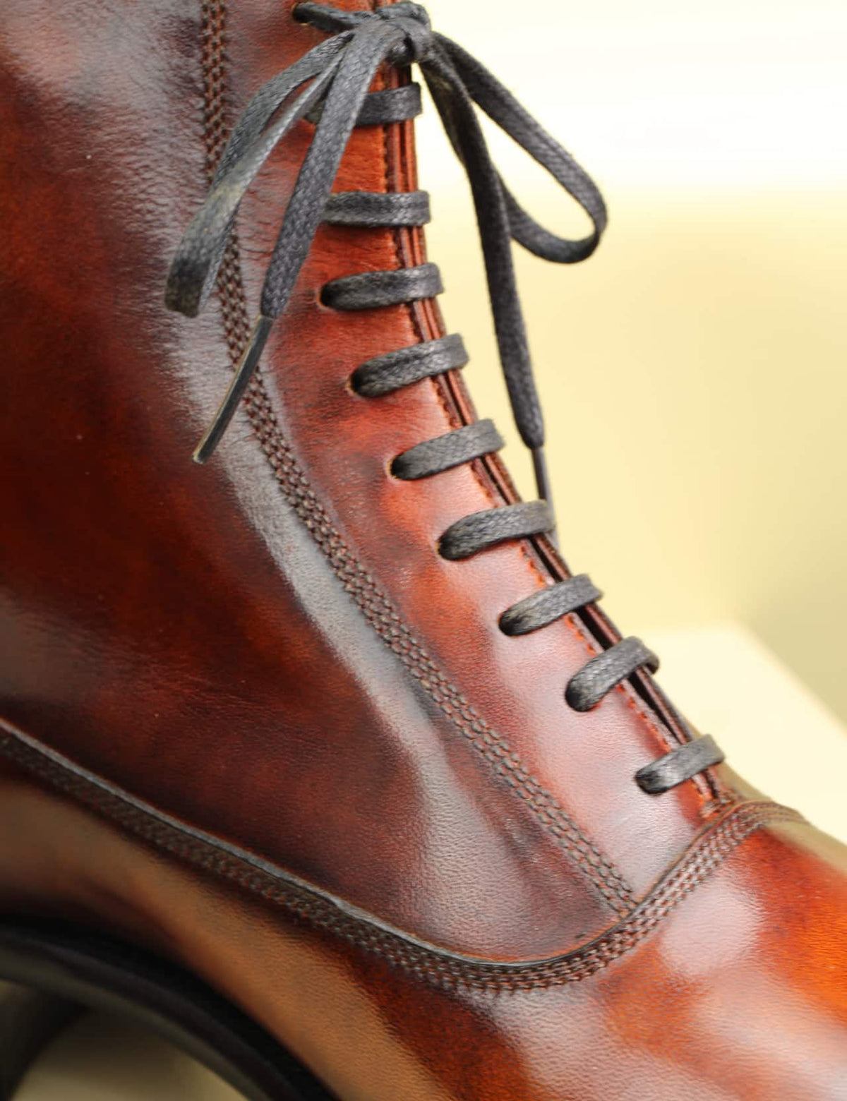 Vintage Boots Model – Amber Vintage Patina