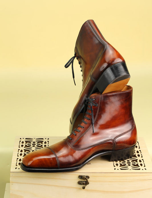 Vintage Boots Model – Amber Vintage Patina